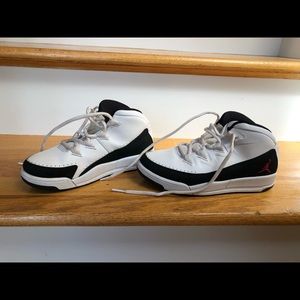 Bundle of 3 pairs of boys youth size 2Y shoes.